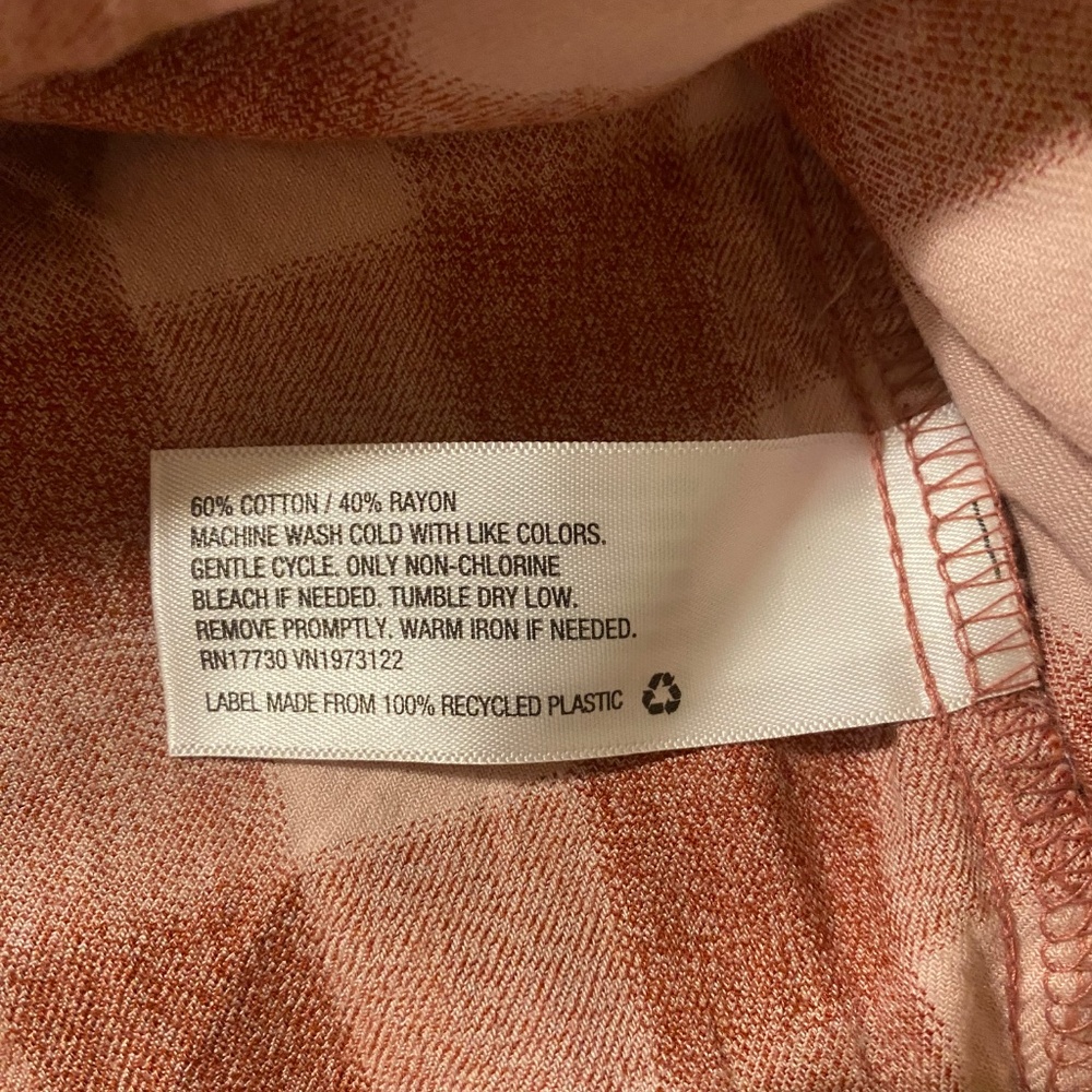 Universal Thread Women's Plaid Long Sleeve Button-Down Shirt in Pink - Picture 6 of 7